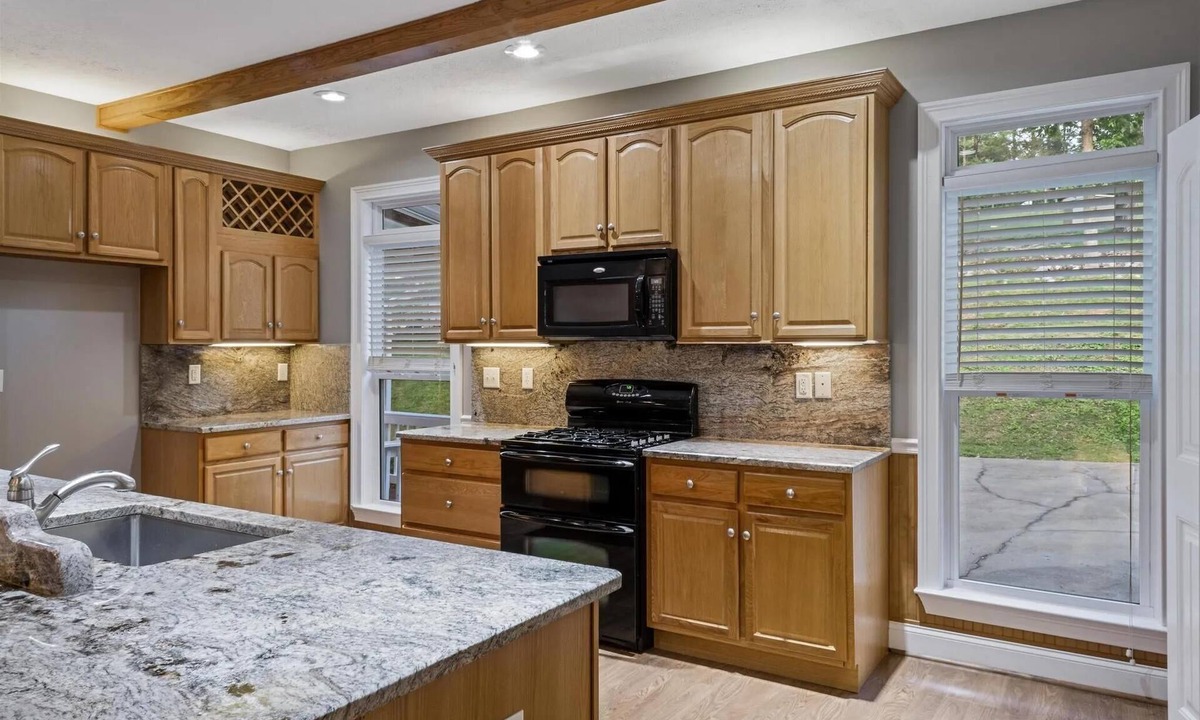 Wedowee House | 5 bedrooms. 3 baths. Relaxing getaway. Steps to the water for lake adventures.
