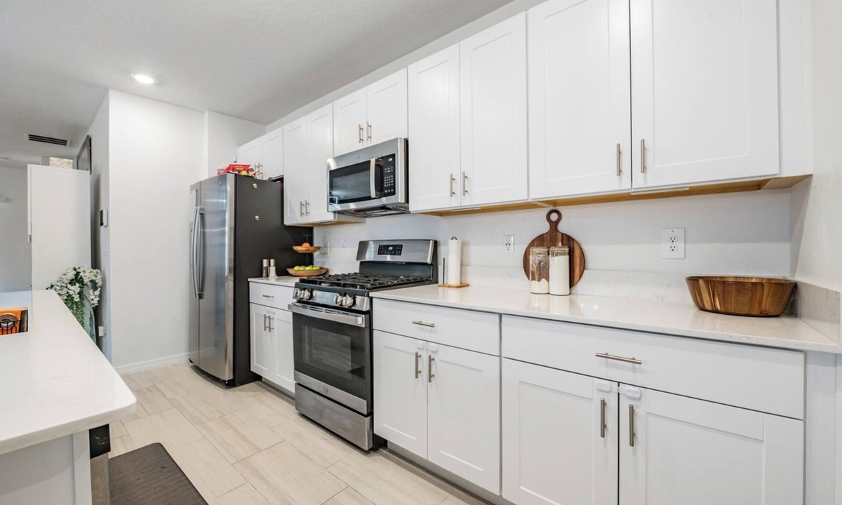 Zephyrhills House | 5 BR Home/Sleeps 10/3 Offices/Fenced/Garage