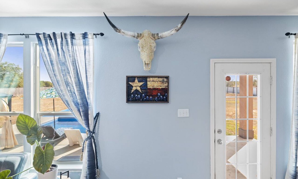 Bastrop House | 5 BR King Size Beds Pickleball, Pool 25 mi to COTA