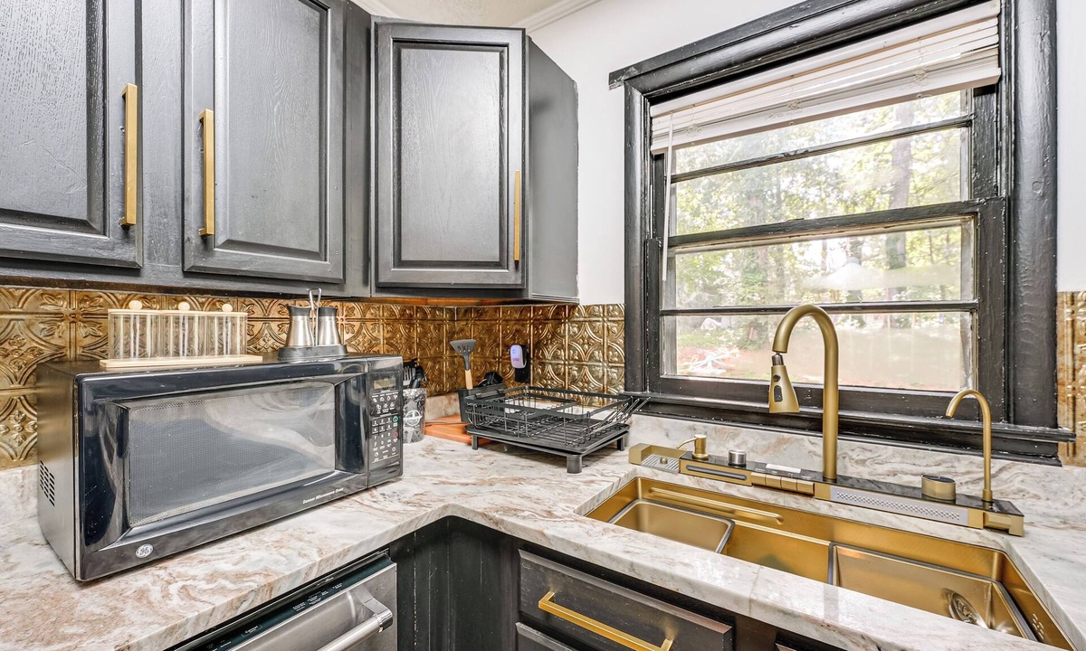 Marietta Cottage | 5 Mi to Town: Pet-friendly Retreat in Marietta!