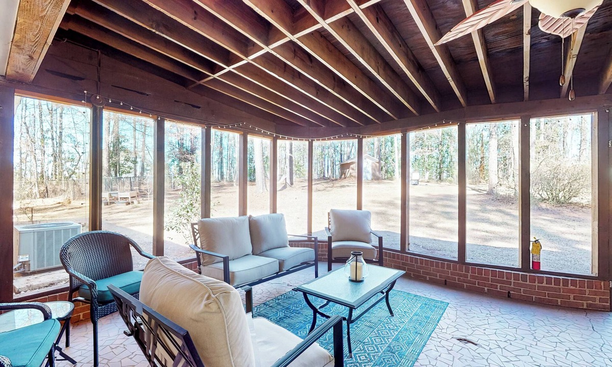 Macon House | 6 Mi to Dtwn: 'Macon Memories' Dog-Friendly Haven
