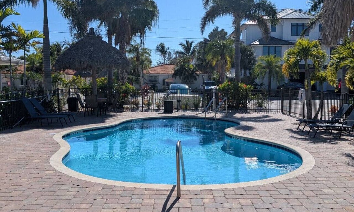 Siesta Key Hotel | #7-TwinPalms-King Studio Suite