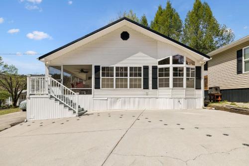 Newport House | 749 Townsend
