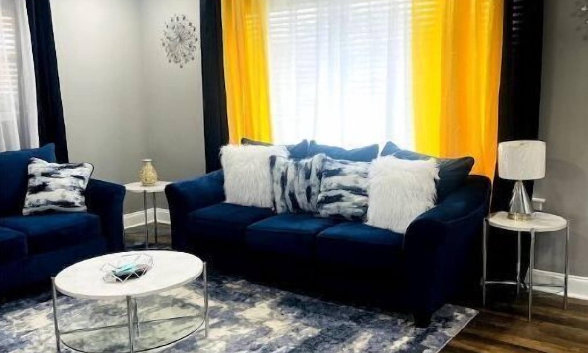 Read Boulevard East House | 8 miles from French Quarter.