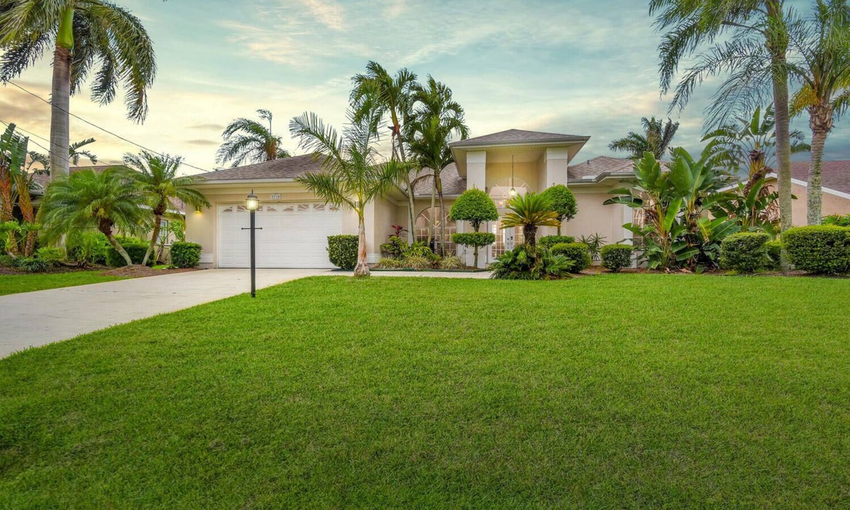 Pelican House | A great waterfront escape with amazing views and features!