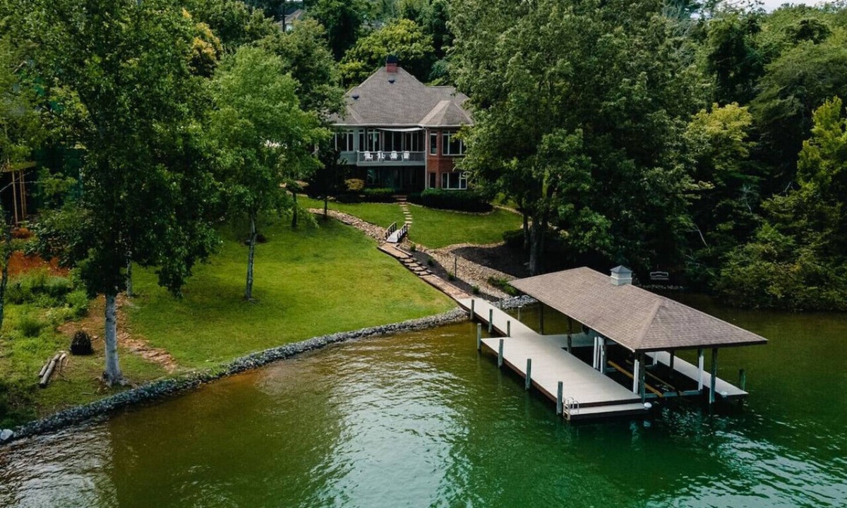 Tellico Village House | A Pet Friendly Luxury Lakefront Escape
