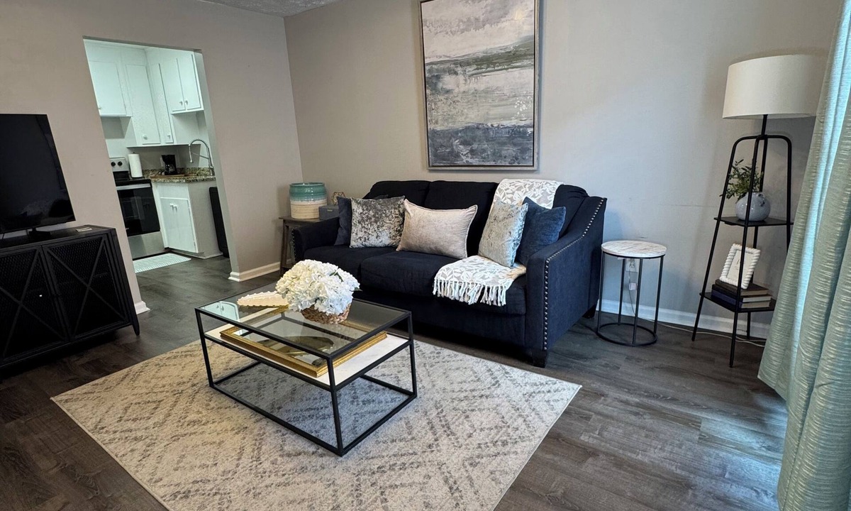 Auburn Apartment | Across from Campus! Magnolia LinenCo #7 Downtown AU