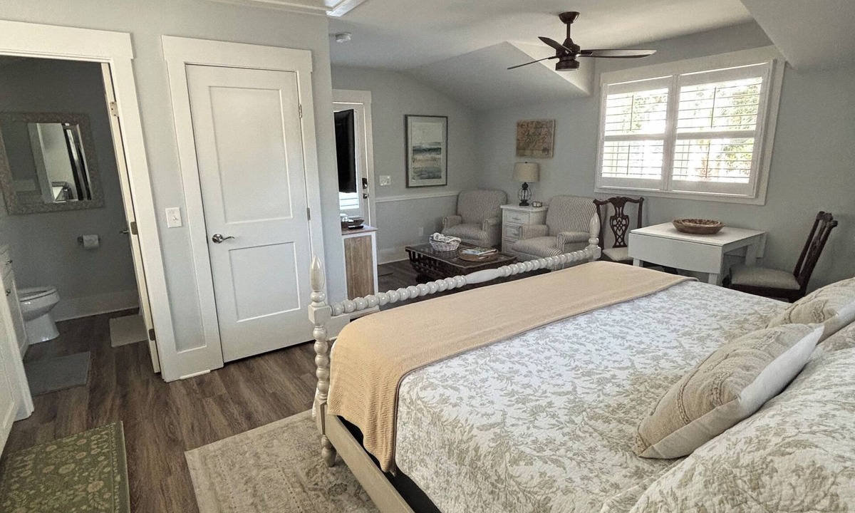 Olde Town Apartment | Adorable Bluffton Carriage House — Explore Town by Golf Cart!