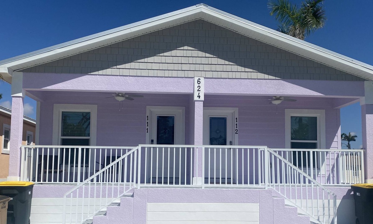 Punta Gorda Cottage | Adorable New Lavender Cottage