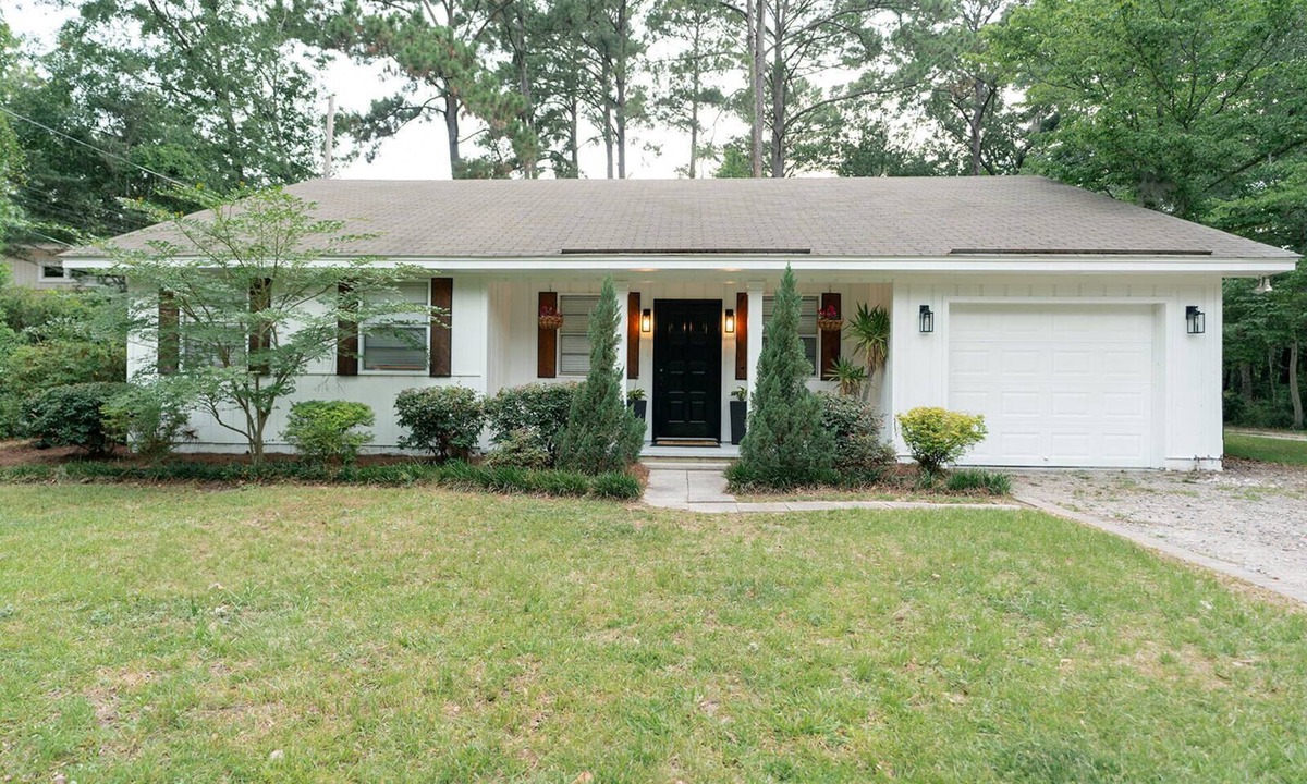 Savannah House | Adorable & Quiet -Under 15 min to Downtown & Beach