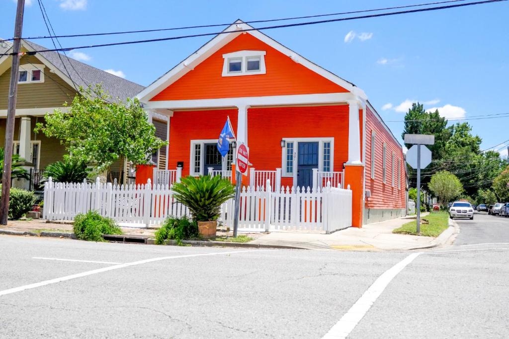Algiers Point House | Algiers Point Ferry Courtyard Covered Patio