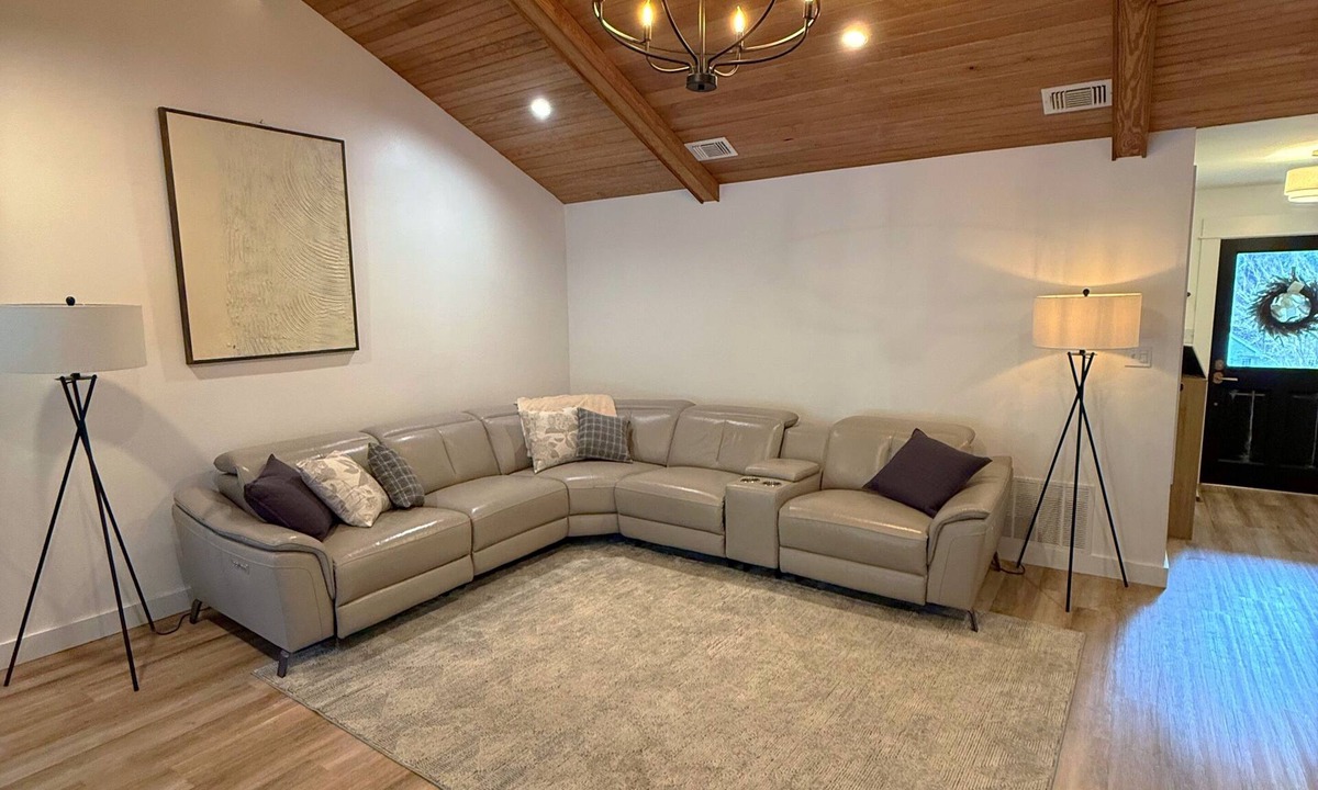 Malbis House | Allergen conscious 3-bedroom Daphne home with Pool