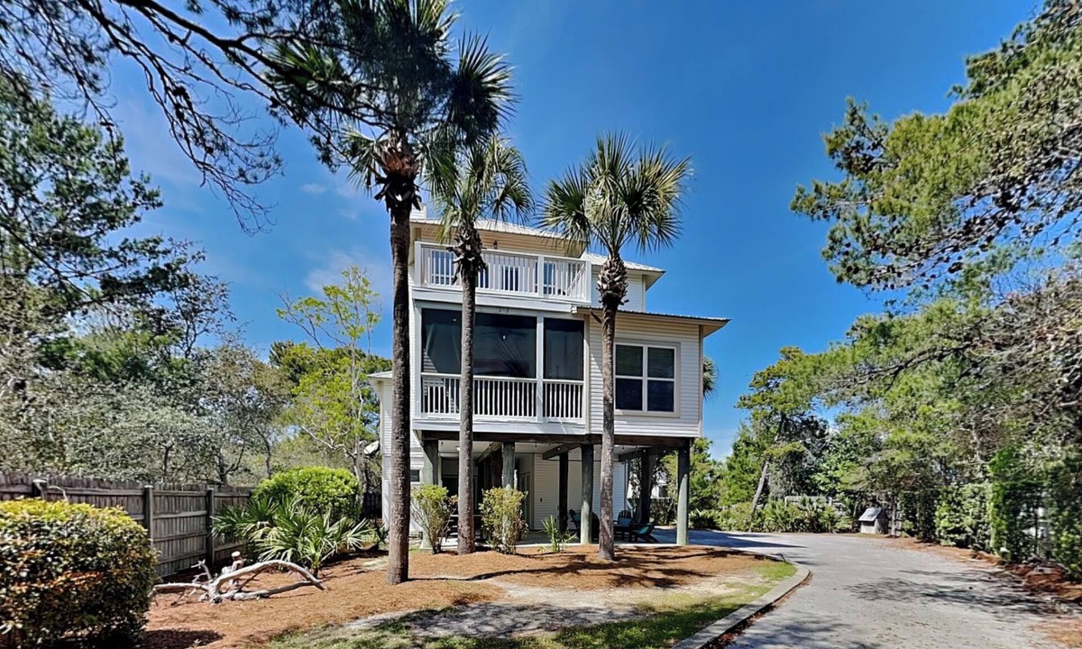 Lakeside at Blue Mountain Beach House | Aloha Sandy Bay | Luxe Home Near Beach + 6 Bicycles