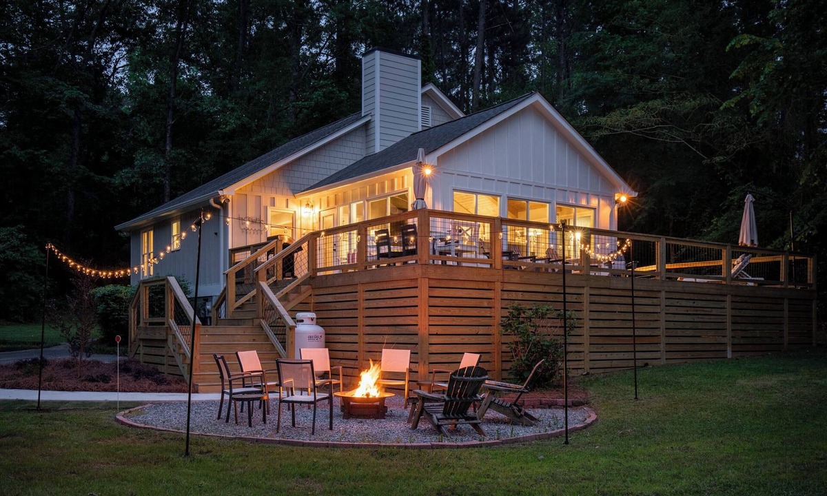 Milledgeville House | Amazing home with pickle ball court!