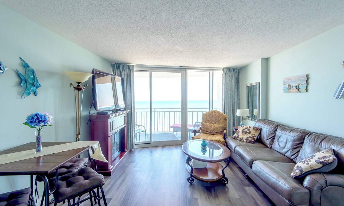 Downtown Myrtle Beach Condo | Amazing Luxury Direct Ocean Front 1BD/1BA, Modern Decor. Great Location!