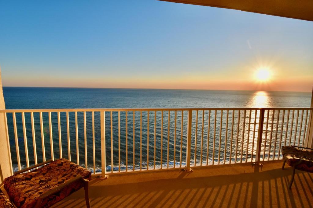 Panama City Beach Apartment | Amazing Sunset Oceanfront Condo