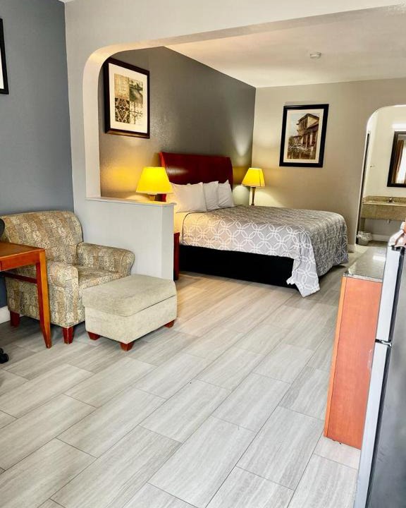 Memphis Hotel | American Way Inn & Suites