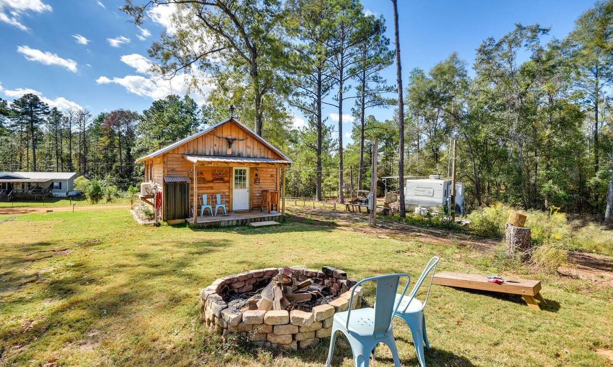 Abbeville Apartment | Angler’s Getaway! ‘Rustic Cabin’ on Lake Eufala