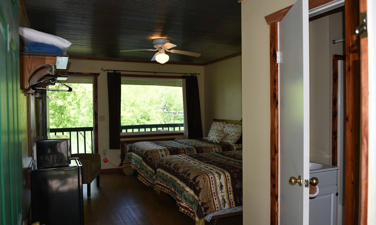 Mountain View Hotel | Anglers Riverfront Motel
