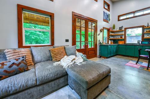 Mount Vernon House | Appalachian Cabin Haven! Gateway to Lake Linville!