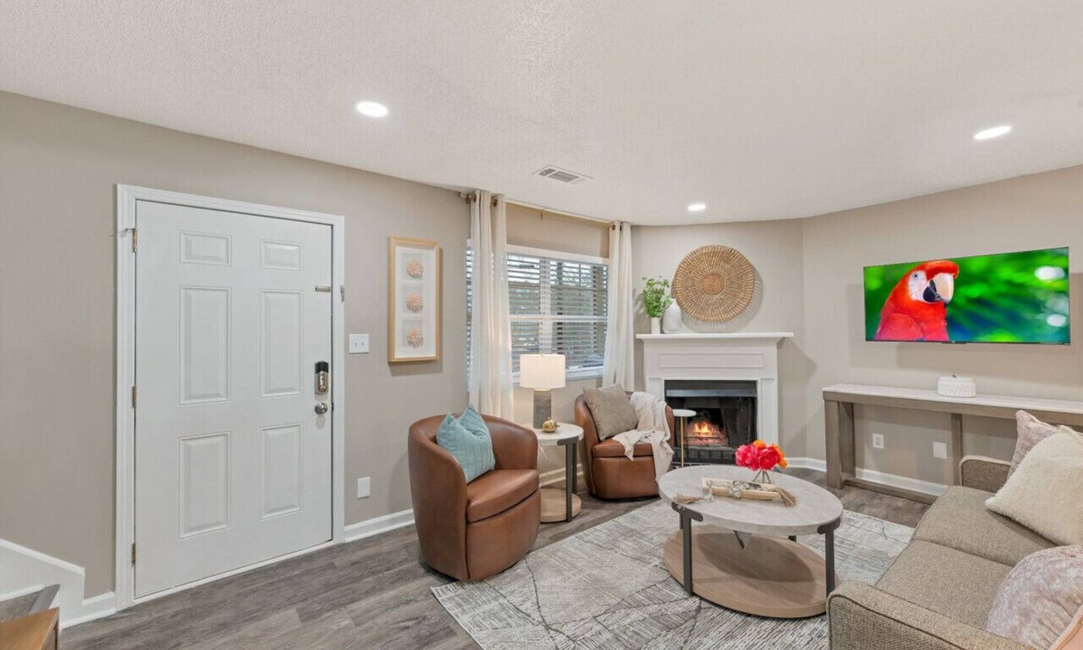 Woodstock Villa | ATH - Downtown Woodstock Luxury - Walk to Cherokee Amphitheater (1/4 mile) 3 Bedroom