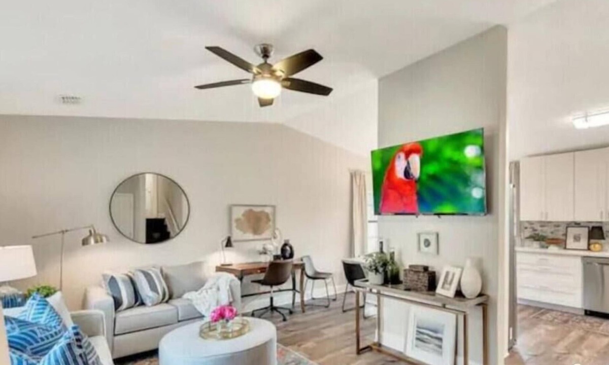 Kennesaw House | ATH - Sleeps 8 - 4 Beds - Fenced/Pet friendly - CM