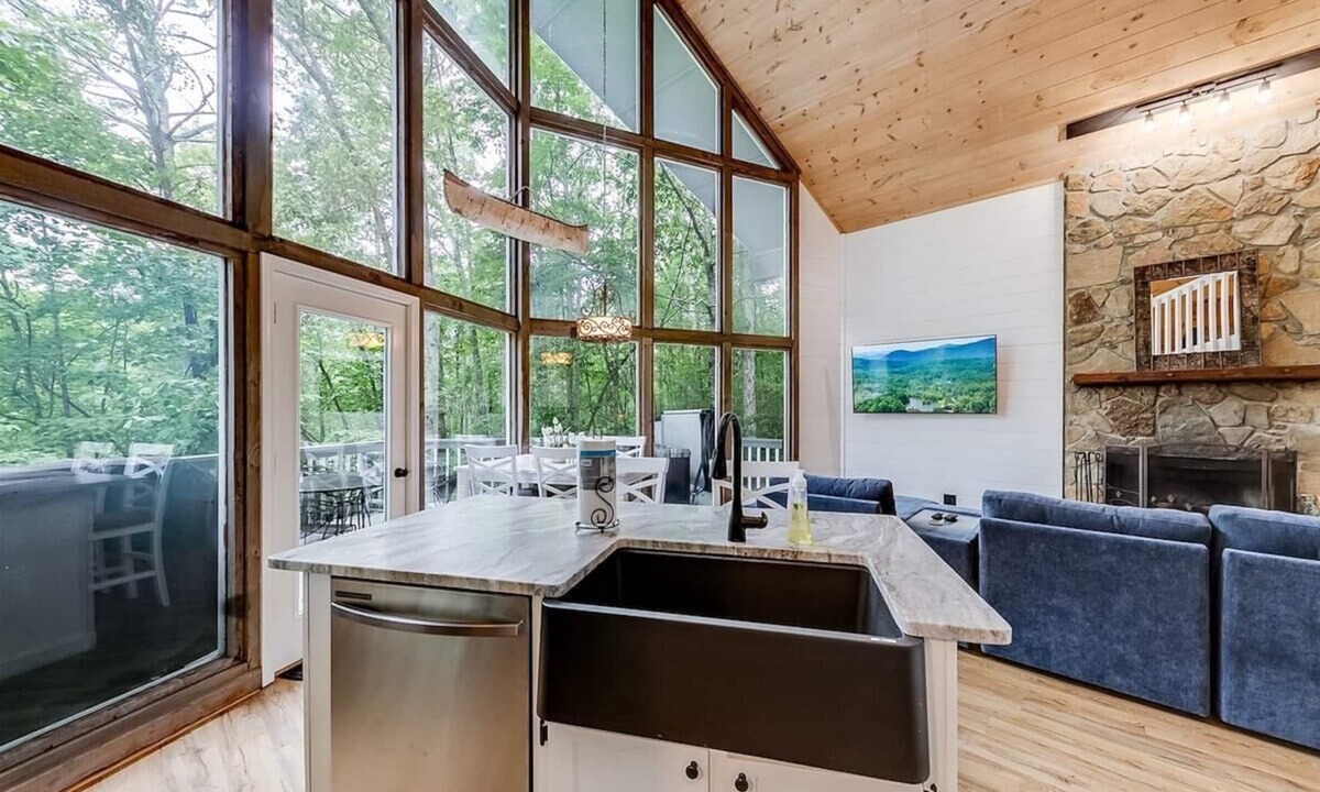Sautee Nacoochee House | Attitude Adjustment Mtn Chalet w/Private Hot Tub