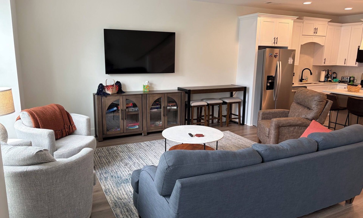 Auburn House | Auburn Getaway Home- Close to Campus! Sleeps 8, Family-Friendly.