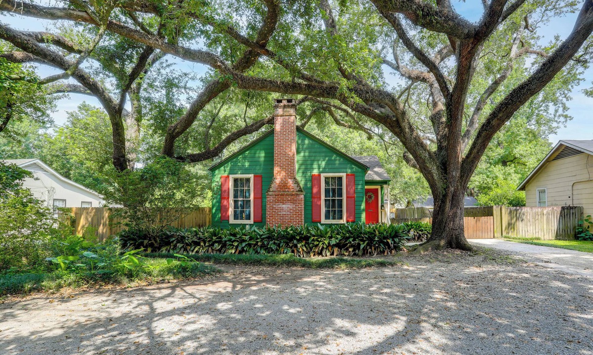 Highlands - Perkins Cottage | Back on Market! Baton Rouge Cottage < 3 Mi to LSU