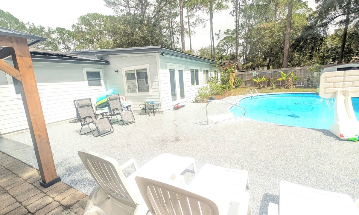 Gainesville House | Backyard Paradise Saltwater Pool House