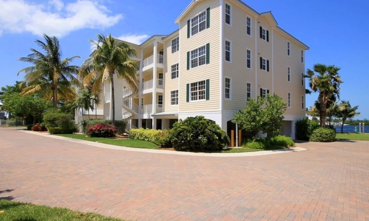 Islamorada Condo | Bay Harbour A-101 in Islamorada: Stunning 3BR condo with waterfront views.