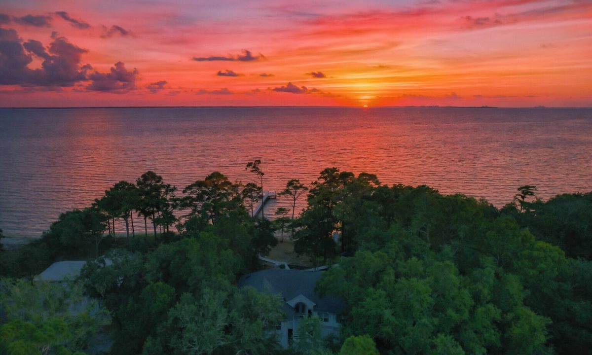 Freeport House | Bayfront Retreat on 1.5 Acres - Private Dock - 4BR Near Destin