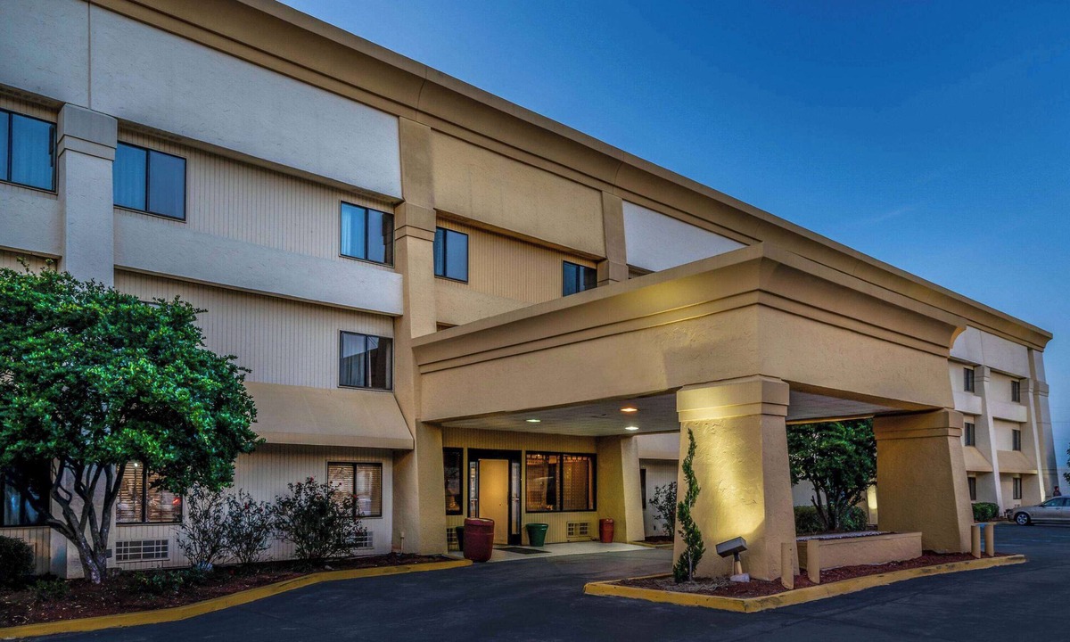 Meridian Hotel | Baymont by Wyndham Meridian