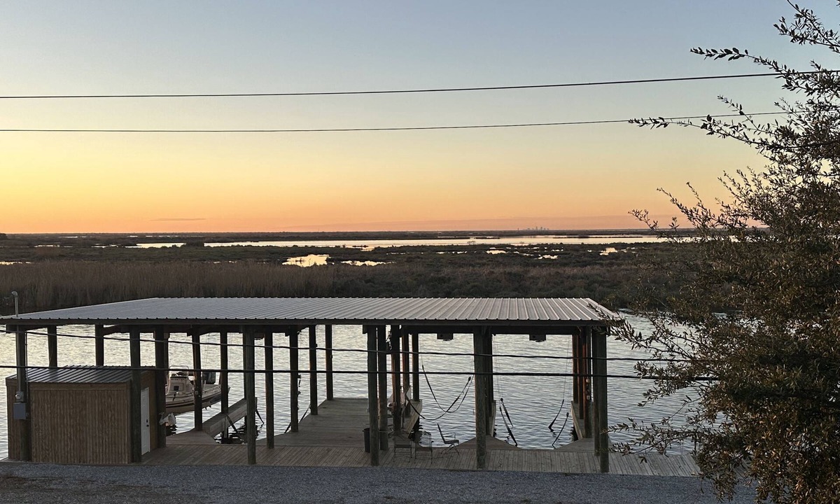 Delacroix House | Bayou Paradise Lodge 3bed 2Bath Bunk Delacroix Fish Camp sleep 2-24 w/cargo lift