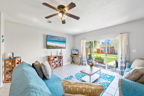 Miramar Beach House | Beach House 5min walk to beach, pool, yard, close to shops and activities
