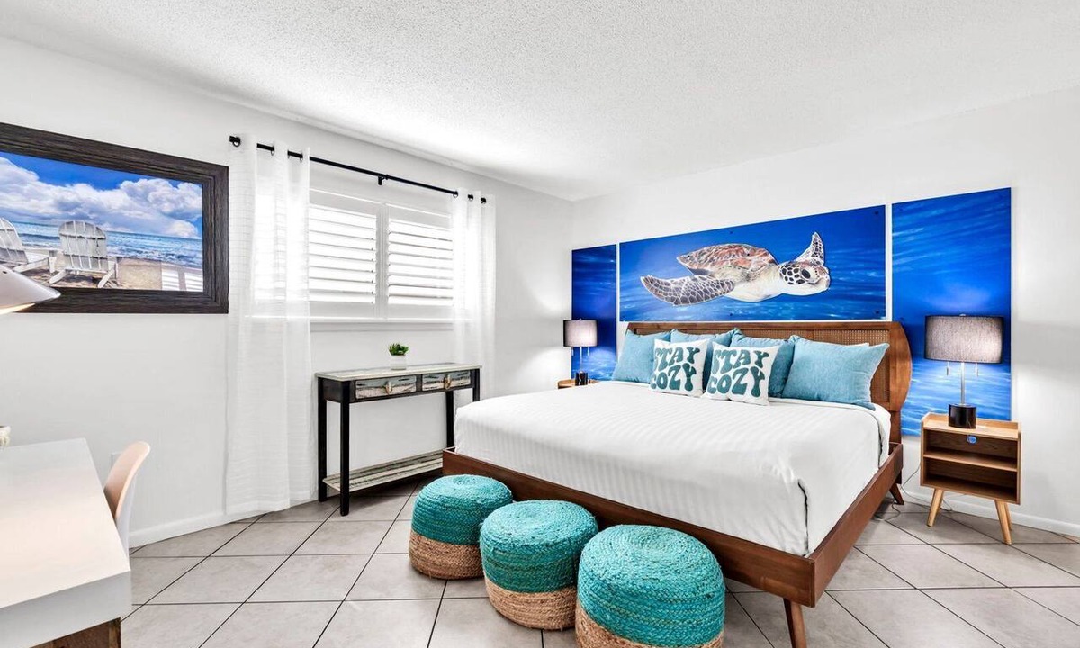 Destin Condo | Beach Service Included! Pet Friendly! CLM 7B!