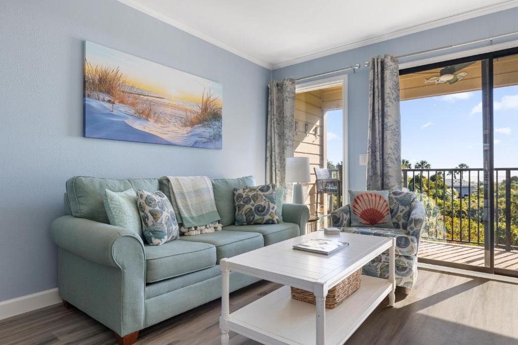 Folly Field Apartment | Beach view Balcony Huge Pool Cozy Villa