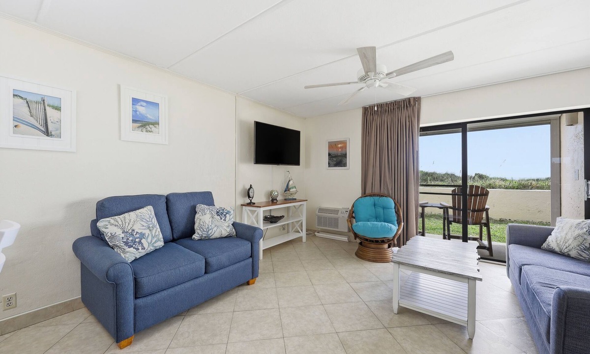 Crescent Beach Condo | Beacher's Oceanfront Patio Plus Suite with onsite Front desk and Service