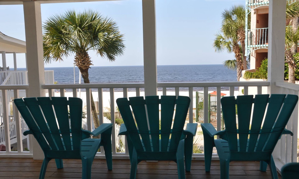 Bahama Beach Apartment | BEACHF RONT PRIVATE COTTAGE, ENTIRE UPPER FLOOR, LOW RISE BUILDING, 2 BD 2 BA
