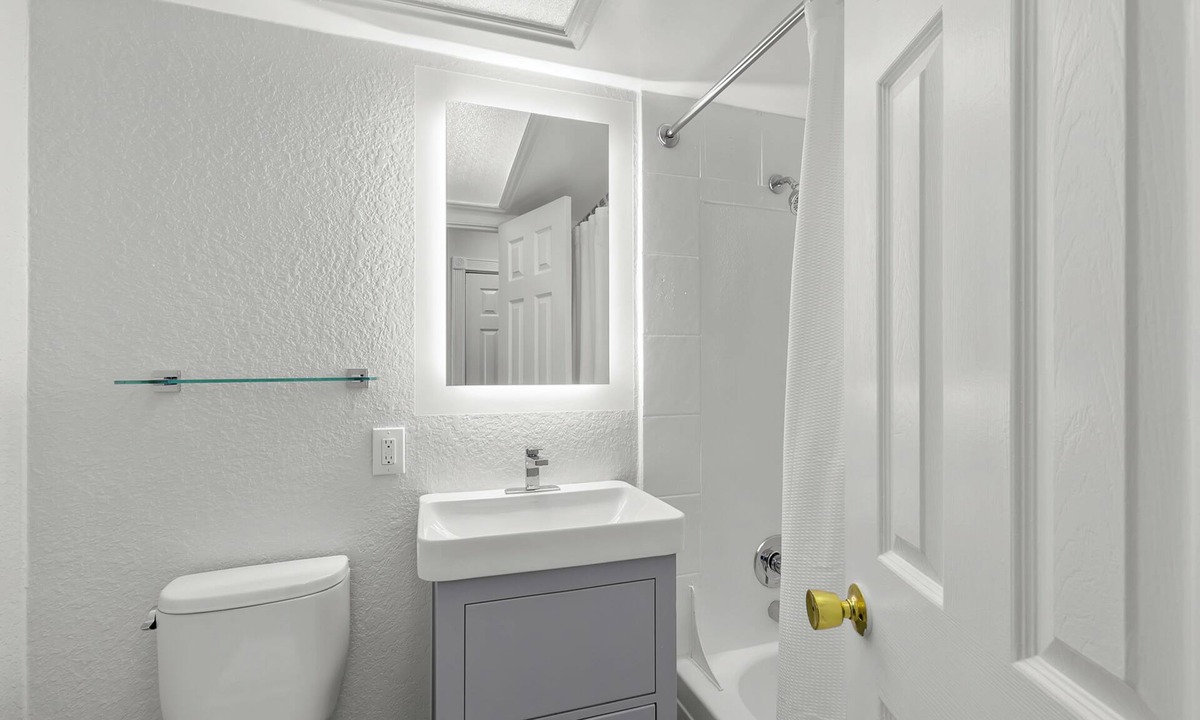 North Redington Beach Condo | Beachfront 1 Bedroom Condo with Balcony