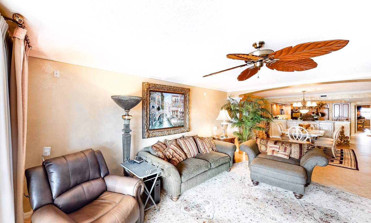 Redington Beach Condo | Beachfront condo w/Gulf views, balcony, washer/dryer, central A/C, shared pools