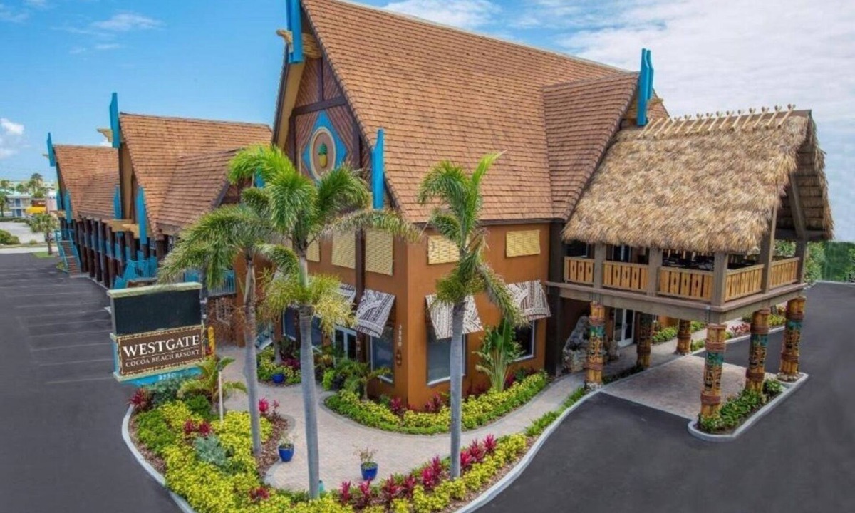 Cocoa Beach Resort | Beachfront Resort with Luxury 2 Bedroom Suite near Famous Cocoa Beach Pier