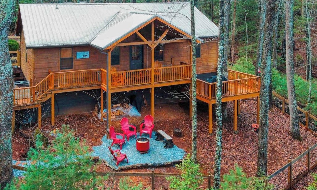 Hiawassee House | Bear Necessity Cabin