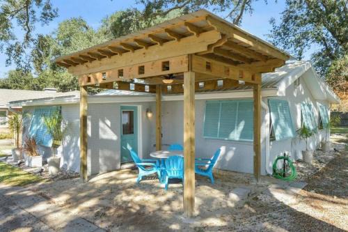 Gulfport House | Beautiful Beach House 2 Minute Walk to Sandy Beaches Quiet Area