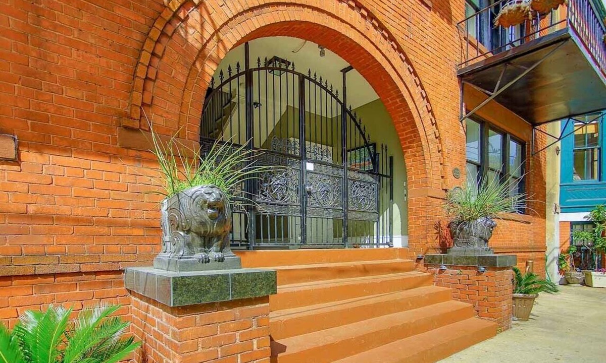 Historic Downtown Savannah Apartment | Beautiful, Centrally Located, Design District Apartment by Lucky Savannah