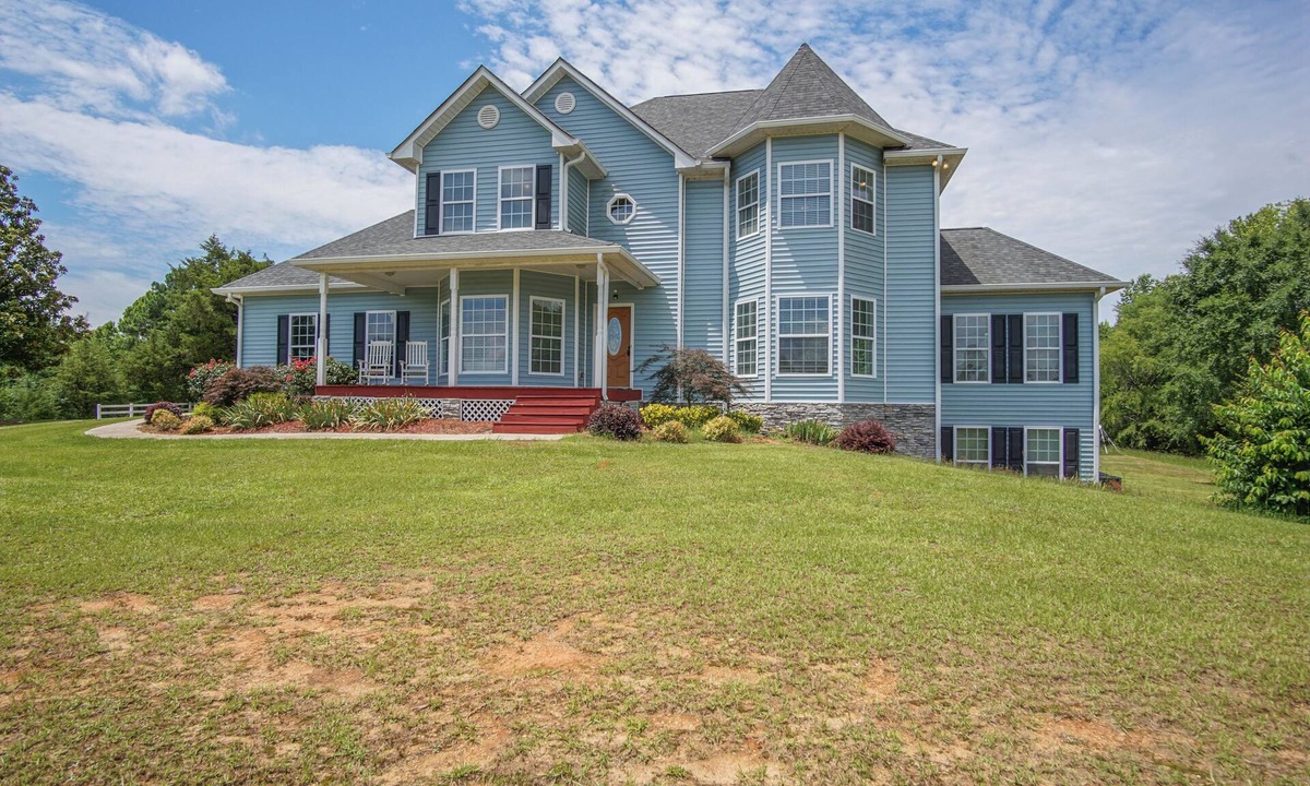 White Plains House | Beautiful home overlooking a pond!
