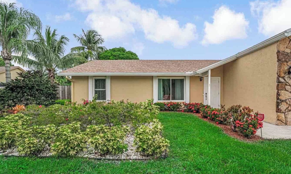 Royal Palm Beach House | Beautiful home, close proximity to golf, shopping, dining, parks and hospitals