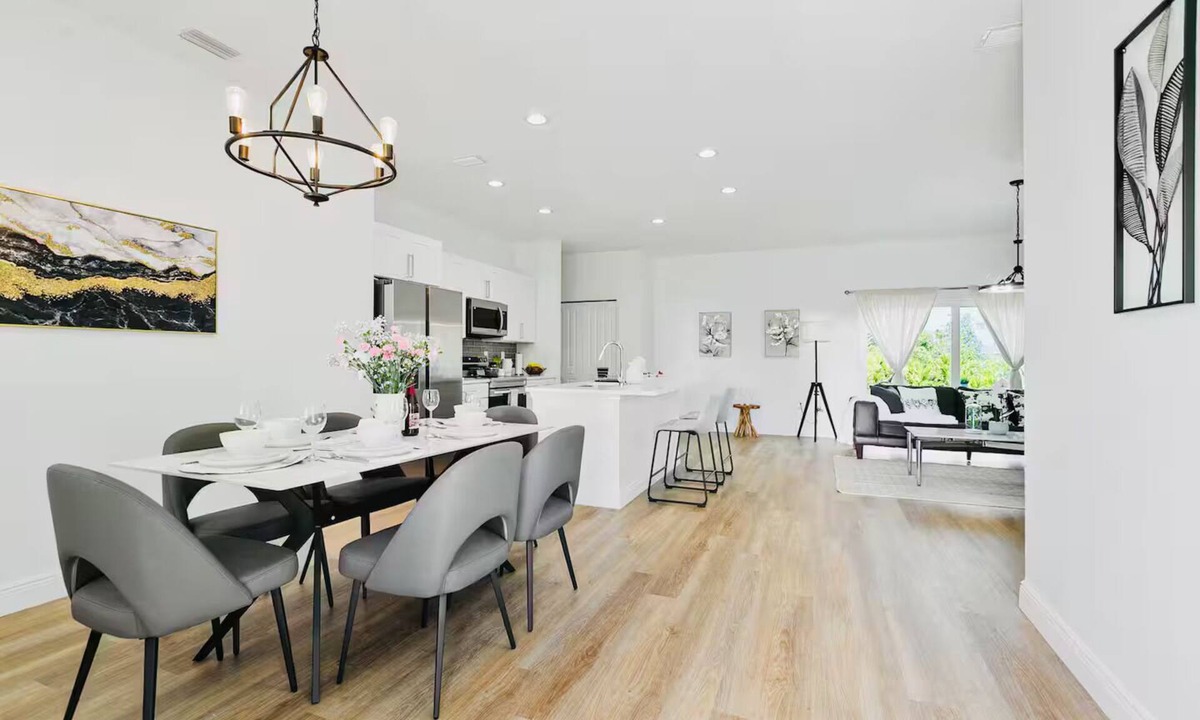 Port Charlotte House | Beautiful, modern and new Home