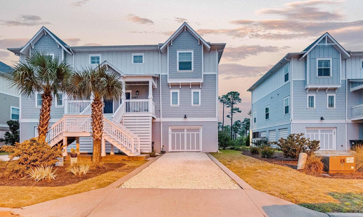 Ono Island Villa | Beautiful & open home with enclosed porch, game room, W/D - beach & pool access