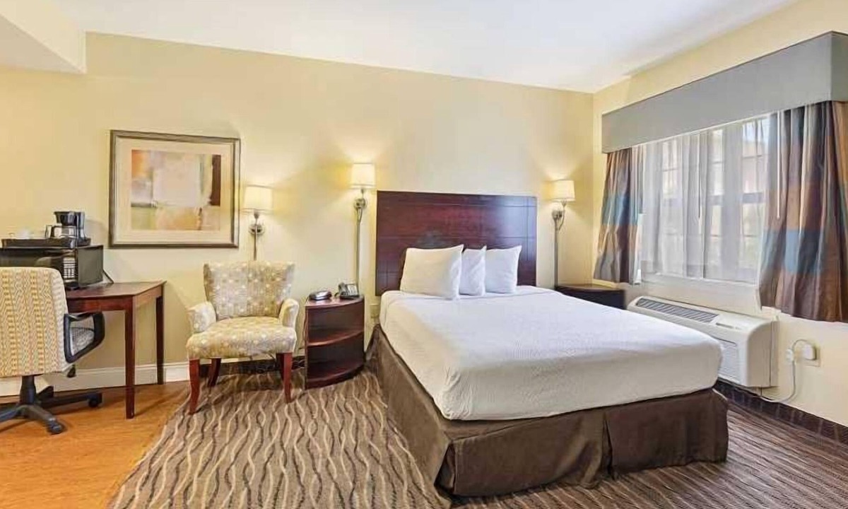 Lakeland Apartment | Beautiful Studio apartment (430985) by Houzlet